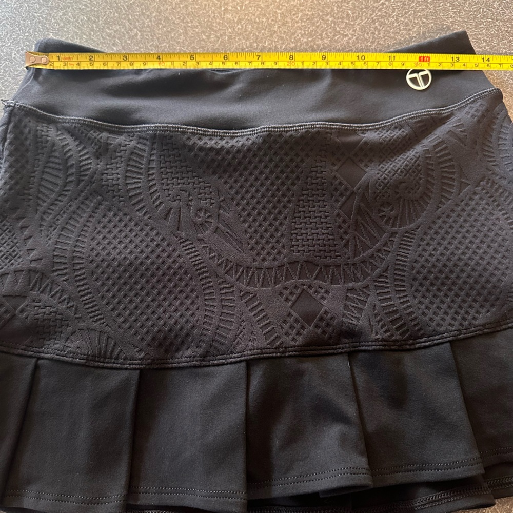 Trina Turk Recreation Black Laser Cut Pleated Athletic Skort Skirt Size Medium - Picture 7 of 8